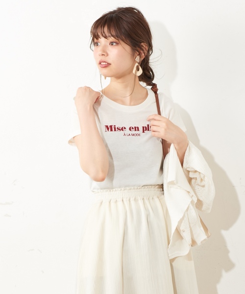 natural couture（ナチュラルクチュール）の「刺繍ロゴチビTシャツ（Tシャツ/カットソー・レディース・オフホワイト/イエロー/ボルドー/スミクロ・FREE）」の2枚目の写真