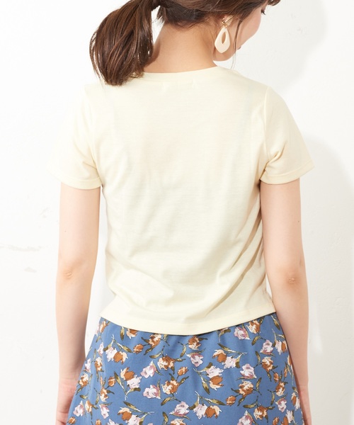 natural couture（ナチュラルクチュール）の「刺繍ロゴチビTシャツ（Tシャツ/カットソー・レディース・オフホワイト/イエロー/ボルドー/スミクロ・FREE）」の7枚目の写真