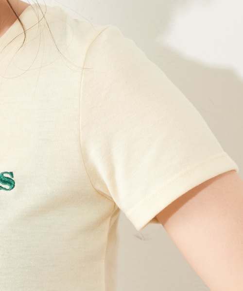 natural couture（ナチュラルクチュール）の「刺繍ロゴチビTシャツ（Tシャツ/カットソー・レディース・オフホワイト/イエロー/ボルドー/スミクロ・FREE）」の11枚目の写真