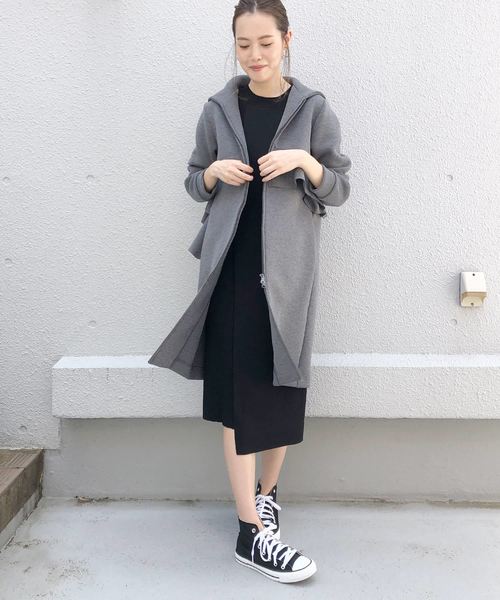 HERENCIA（ヘレンチア）の「バックフリルフード付きジップアップ