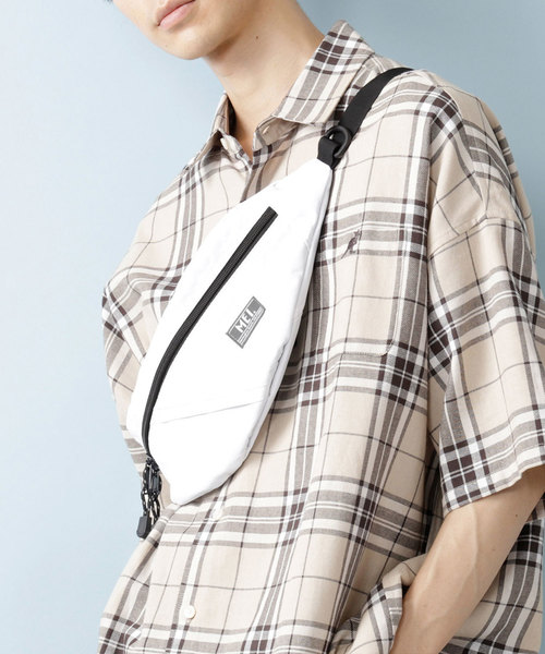 MEI（メイ）の「MEI/メイ ボトムライン ボディバッグ BOTTOMLINE（ボディバッグ/ウエストポーチ・メンズ・ホワイト/ブラック/ベージュ/ネイビー/ブラウン/オリーブドラブ/チャコール/レオパード・FREE）」の2枚目の写真