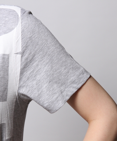 JOSEPH(ジョセフ)の「GRAPHIC TEE Tシャツ(Tシャツ/カットソー・レディース・ホワイト系/ライトグレー系・MEDIUM/SMALL)」の7枚目の写真