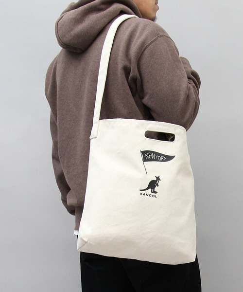 KANGOL（カンゴール）の「16オンス ロゴプリント 厚手 キャンバスショルダーバッグ（ショルダーバッグ・メンズ・ホワイト/ホワイト系その他/ブラック系その他/ホワイト系その他2/ホワイト系その他3/ブラック系その他2/ブラック系その他3/ホワイト系その他4/ブラック系その他5/ホワイト系その他5/ブラック・FREE）」の5枚目の写真