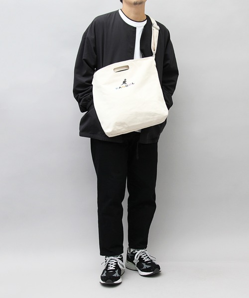 KANGOL（カンゴール）の「16オンス ロゴプリント 厚手 キャンバスショルダーバッグ（ショルダーバッグ・メンズ・ホワイト/ホワイト系その他/ブラック系その他/ホワイト系その他2/ホワイト系その他3/ブラック系その他2/ブラック系その他3/ホワイト系その他4/ブラック系その他5/ホワイト系その他5/ブラック・FREE）」の12枚目の写真