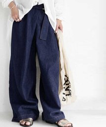 デニムで作る、女っぽ抜け感カジュアル。ワイドデニムパンツ