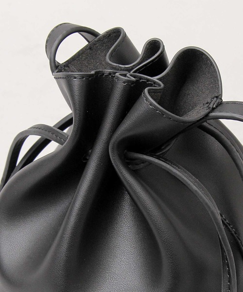 A.M.S.(エーエムエス)の「【A.M.S./エーエムエス】 PUレザー 巾着バッグ / ショルダーバッグ(ショルダーバッグ・レディース・ブラック/ベージュ/キャメル・FREE)」の15枚目の写真