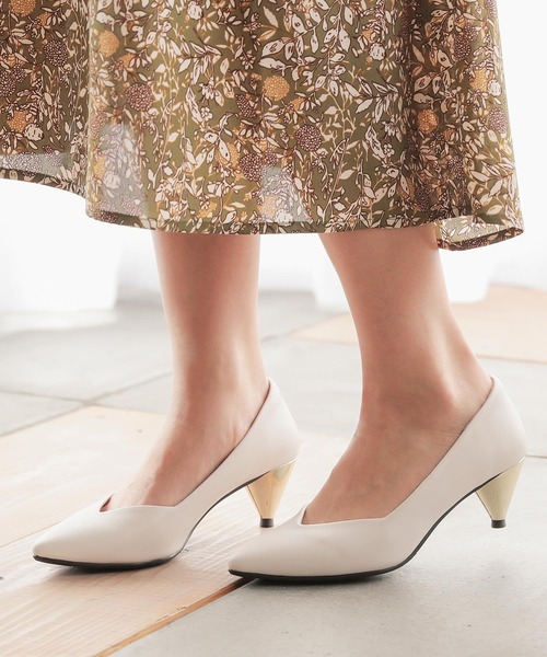 KOBE LETTUCE（コウベレタス）の「トライアングルヒールパンプス（パンプス・レディース・ブラック/イエロー/アイボリー/グレイッシュベージュ・LL/S/M/L）」の2枚目の写真