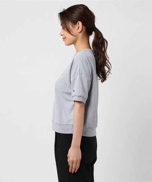 Champion（チャンピオン）の「【別注】チャンピオン SHORT SLEEVE SWEATSHIRT 限定コラボ（Tシャツ/カットソー・レディース・ネイビー/グレー/ホワイト・M/L/S/XL）」の4枚目の写真