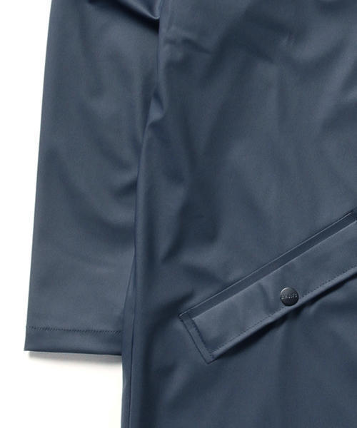 BEAMS LIGHTS Men's(ビームスライツ メンズ)の「RAINS / ロングレインコート(モッズコート・メンズ・ホワイト/ブラック/ワイン/ダークグリーン/ネイビー/ベージュ・X-SMALL/SMALL)」の17枚目の写真