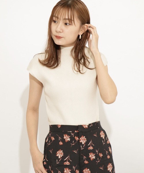 SENSE OF PLACE by URBAN RESEARCH（センスオブプレイスバイアーバンリサーチ）の「モックネックフレンチスリーブセーター（ニット/セーター・レディース・ライトブルー/ブラウン/オフホワイト/イエロー/ライトベージュ/ブラック・FREE）」の2枚目の写真