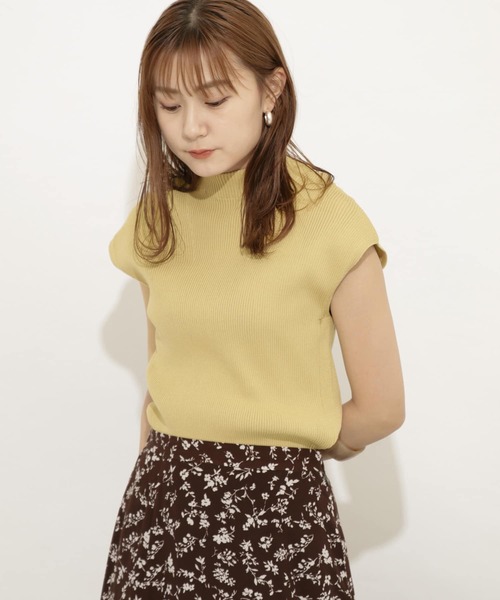 SENSE OF PLACE by URBAN RESEARCH（センスオブプレイスバイアーバンリサーチ）の「モックネックフレンチスリーブセーター（ニット/セーター・レディース・ライトブルー/ブラウン/オフホワイト/イエロー/ライトベージュ/ブラック・FREE）」の6枚目の写真