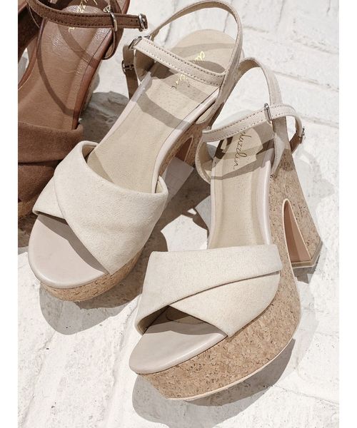 dazzlin（ダズリン）の「シンプルコルクヒールサンダル（サンダル・レディース・ベージュ/ブラック/ブラウン・SMALL/MEDIUM/LARGE）」の3枚目の写真