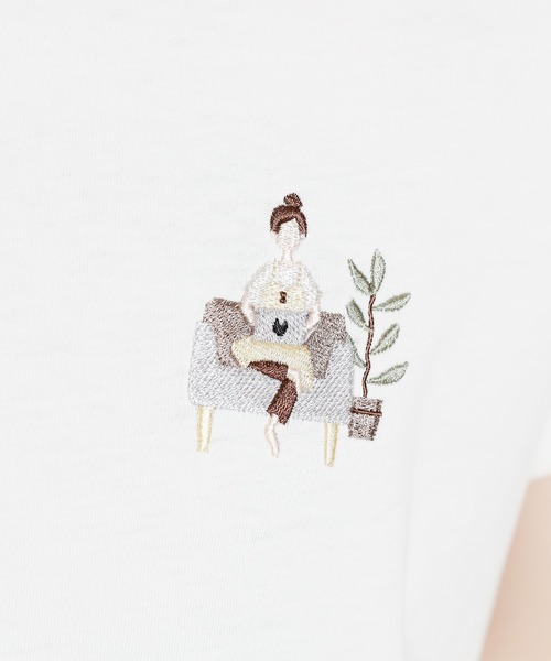 natural couture（ナチュラルクチュール）の「HOMEミニガール刺繍Tワンピ（ワンピース・レディース・オフホワイト/ラベンダー/ナチュラル/スミクロ・FREE）」の18枚目の写真