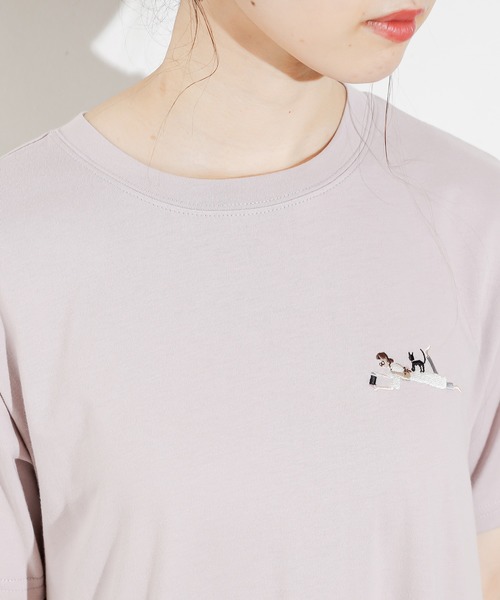 natural couture（ナチュラルクチュール）の「HOMEミニガール刺繍Tワンピ（ワンピース・レディース・オフホワイト/ラベンダー/ナチュラル/スミクロ・FREE）」の9枚目の写真