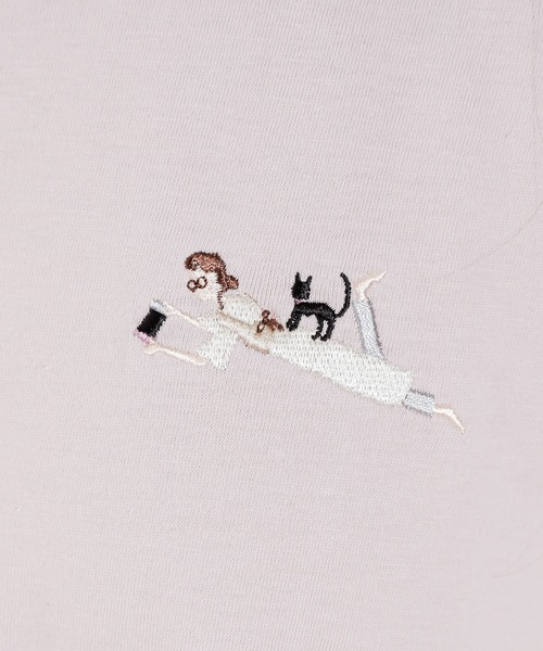 natural couture（ナチュラルクチュール）の「HOMEミニガール刺繍Tワンピ（ワンピース・レディース・オフホワイト/ラベンダー/ナチュラル/スミクロ・FREE）」の5枚目の写真