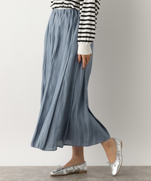 GLOBAL WORK（グローバルワーク）の「シャイニーセミフレアスカート/892314（スカート・レディース・ボルドー/セージグリーン/ライトブルー/ライトベージュ・MEDIUM/LARGE）」の3枚目の写真