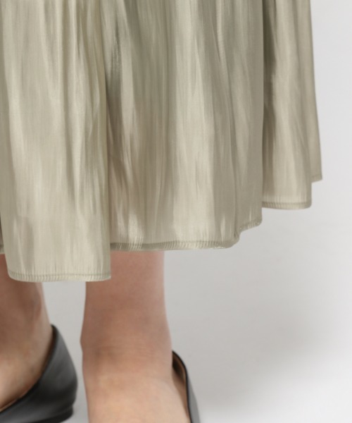 GLOBAL WORK（グローバルワーク）の「シャイニーセミフレアスカート/892314（スカート・レディース・ボルドー/セージグリーン/ライトブルー/ライトベージュ・MEDIUM/LARGE）」の17枚目の写真