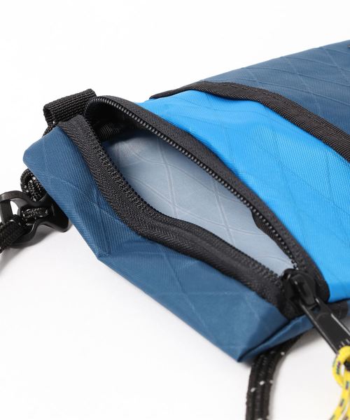 L.L.Bean（エルエルビーン）の「エル・エル・ビーン x フローフォールド・クロスボディ・ポーチ、スモール（ショルダーバッグ・レディース・ネイビー/ヘザーグレー/カーキブラウン/グレー×ホワイト・ONE SIZE）」の7枚目の写真