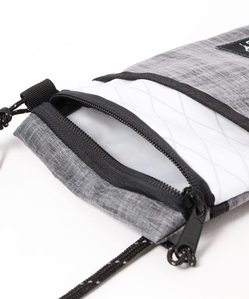 L.L.Bean（エルエルビーン）の「エル・エル・ビーン x フローフォールド・クロスボディ・ポーチ、スモール（ショルダーバッグ・レディース・ネイビー/ヘザーグレー/カーキブラウン/グレー×ホワイト・ONE SIZE）」の6枚目の写真