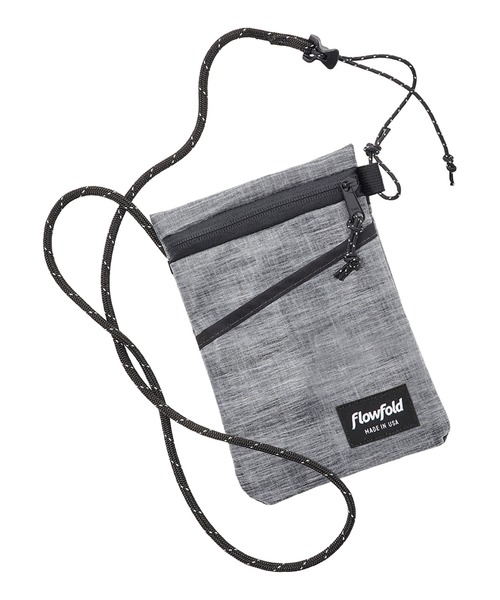 L.L.Bean（エルエルビーン）の「エル・エル・ビーン x フローフォールド・クロスボディ・ポーチ、スモール（ショルダーバッグ・レディース・ネイビー/ヘザーグレー/カーキブラウン/グレー×ホワイト・ONE SIZE）」の2枚目の写真