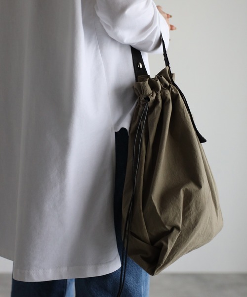 GUSCIO(グッシオ)の「【グッシオベーシック】巾着バッグ エコバッグ マルシェバッグ コンビニバッグ(エコバッグ/サブバッグ・レディース・ブラック/ベージュ/ピンク/ブルー/グリーン/マスタード・FREE)」の11枚目の写真