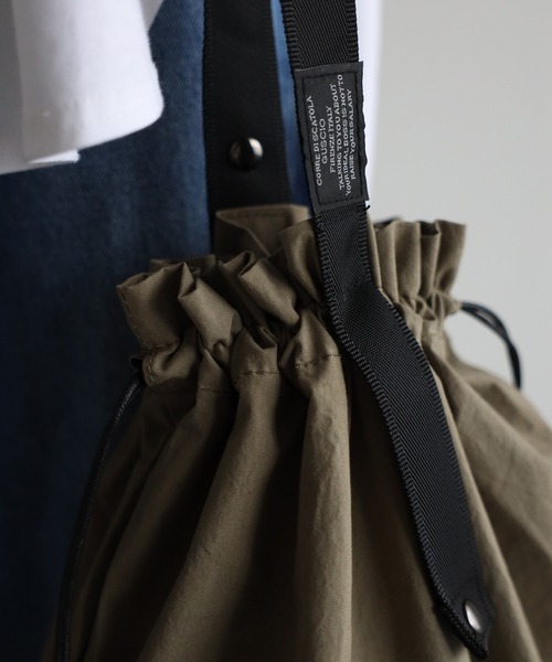 GUSCIO(グッシオ)の「【グッシオベーシック】巾着バッグ エコバッグ マルシェバッグ コンビニバッグ(エコバッグ/サブバッグ・レディース・ブラック/ベージュ/ピンク/ブルー/グリーン/マスタード・FREE)」の12枚目の写真