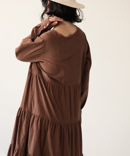 Bab（バブ）の「【WEB限定】前後2WAYコーデュロイティアードロングワンピース（ワンピース・レディース・アイボリー/グレー系その他/キャメル・38）」の17枚目の写真