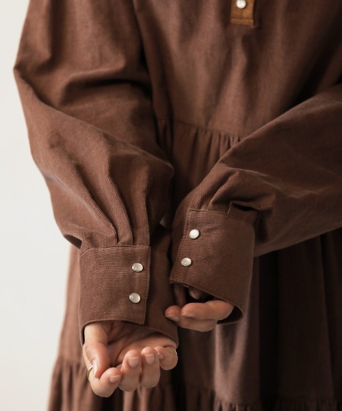Bab（バブ）の「【WEB限定】前後2WAYコーデュロイティアードロングワンピース（ワンピース・レディース・アイボリー/グレー系その他/キャメル・38）」の18枚目の写真