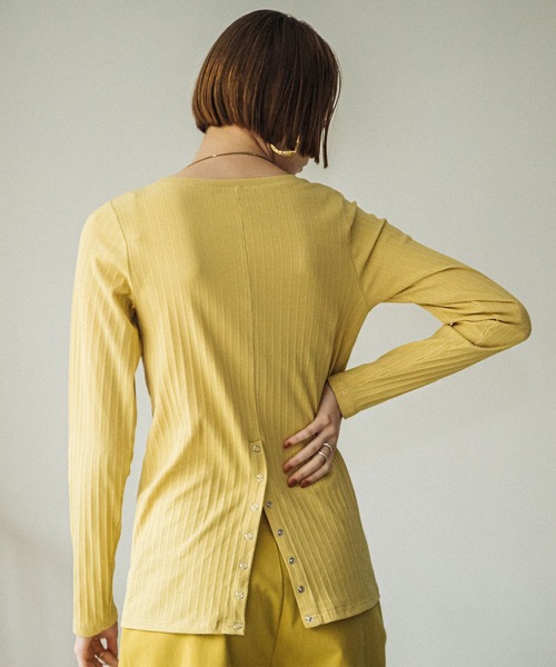 ACCL（エーシーシーエル）の「バックスリットリブトップス（Tシャツ/カットソー・レディース・ホワイト/カーキ/マスタード・FREE）」の7枚目の写真