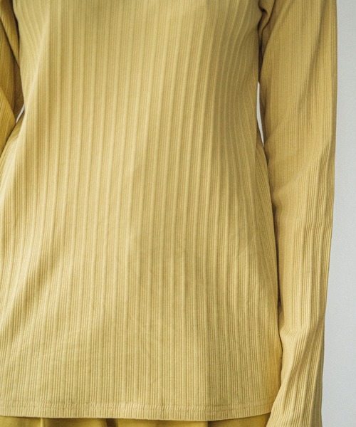 ACCL（エーシーシーエル）の「バックスリットリブトップス（Tシャツ/カットソー・レディース・ホワイト/カーキ/マスタード・FREE）」の11枚目の写真
