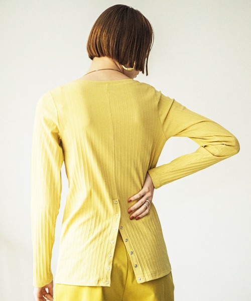 ACCL（エーシーシーエル）の「バックスリットリブトップス（Tシャツ/カットソー・レディース・ホワイト/カーキ/マスタード・FREE）」の19枚目の写真