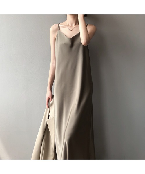 おしゃれスタ(オシャレスタ)の「大人シルエット ロング丈キャミワンピース(ワンピース・レディース・ブラック/カーキ/ブラウン・M/L)」の7枚目の写真