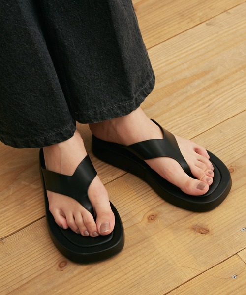 Auntie Rosa Holiday（アンティローザホリデー）の「厚底トングサンダル（サンダル・レディース・ブラック/ホワイト・LARGE/SMALL/MEDIUM）」の6枚目の写真