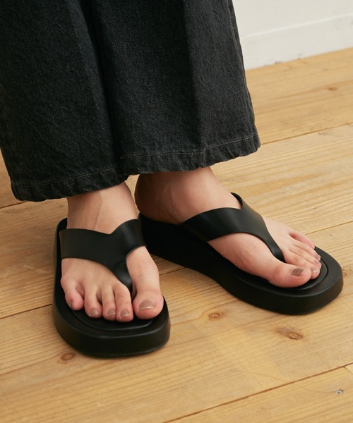 Auntie Rosa Holiday（アンティローザホリデー）の「厚底トングサンダル（サンダル・レディース・ブラック/ホワイト・LARGE/SMALL/MEDIUM）」の8枚目の写真