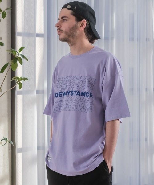 SIDEWAY STANCE(サイドウェイスタンス)の「【SIDEWAY STANCE】ブランドロゴ プリント ピスネーム 半袖Tシャツ(Tシャツ/カットソー・メンズ・ブラック/グレイッシュベージュ/パープル/ホワイト/チャコール・MEDIUM/X-LARGE/LARGE)」の1枚目の写真