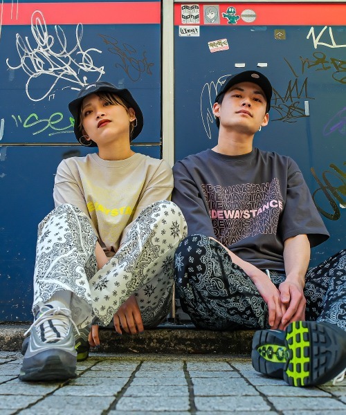SIDEWAY STANCE(サイドウェイスタンス)の「【SIDEWAY STANCE】ブランドロゴ プリント ピスネーム 半袖Tシャツ(Tシャツ/カットソー・メンズ・ブラック/グレイッシュベージュ/パープル/ホワイト/チャコール・MEDIUM/X-LARGE/LARGE)」の16枚目の写真