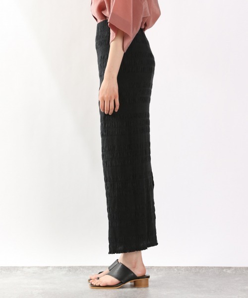 yuw（ユウ）の「シャーリングタイトスカート　949598（スカート・レディース・ブラック/ブルー/イエロー/ピンク/グリーン/パープル・FREE）」の8枚目の写真