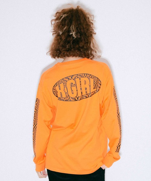 X-girl(エックスガール)の「CHECKERED SLEEVE PRINT L/S TEE(Tシャツ/カットソー・レディース・ブラック/オレンジ/ホワイト・L/M/S/XL)」の1枚目の写真
