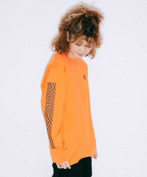 X-girl(エックスガール)の「CHECKERED SLEEVE PRINT L/S TEE(Tシャツ/カットソー・レディース・ブラック/オレンジ/ホワイト・L/M/S/XL)」の12枚目の写真