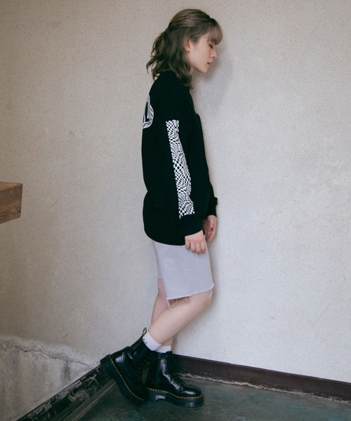 X-girl(エックスガール)の「CHECKERED SLEEVE PRINT L/S TEE(Tシャツ/カットソー・レディース・ブラック/オレンジ/ホワイト・L/M/S/XL)」の19枚目の写真