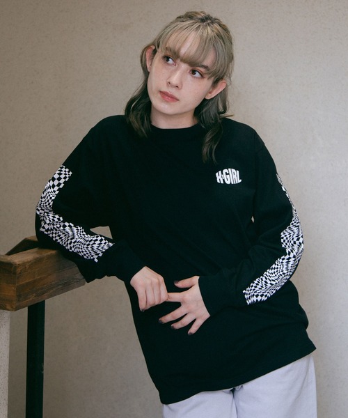 X-girl(エックスガール)の「CHECKERED SLEEVE PRINT L/S TEE(Tシャツ/カットソー・レディース・ブラック/オレンジ/ホワイト・L/M/S/XL)」の17枚目の写真