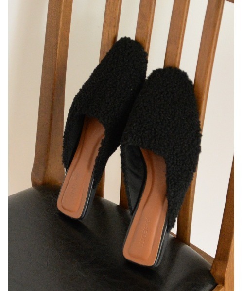 Re:EDIT（リエディ）の「プードルフェイクファーフラットシューズ（その他シューズ・レディース・ブラック/ブラウン/アイボリー・LARGE/XX-LARGE/MEDIUM/X-LARGE/SMALL）」の2枚目の写真