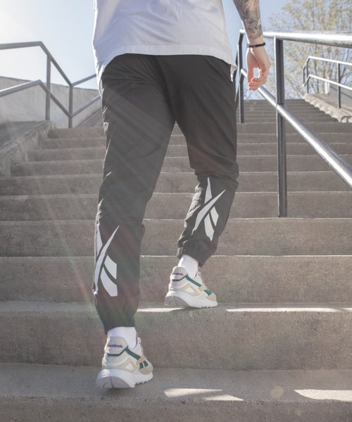 Reebok（リーボック）の「クラシック レザー レガシー AZ / Classic Leather Legacy AZ Shoes（スニーカー・メンズ・グレー/アイボリー/ブルー系その他・24.5cm/27.5cm/28.5cm/25.5cm/26.5cm/24.0cm/25.0cm/26.0cm/29.0cm/23.5cm/27.0cm/28.0cm/23.0cm）」の16枚目の写真