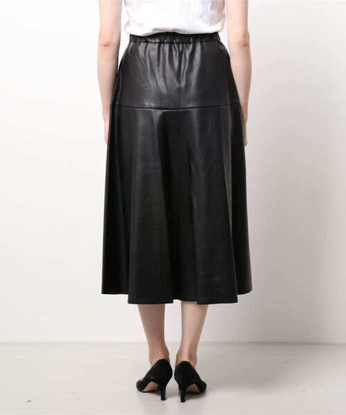 Te chichi（テチチ）の「フェイクレザー／スエードフレアスカート（スカート・レディース・ブラック/モカ/グリーン/ピンク・SMALL/MEDIUM）」の5枚目の写真