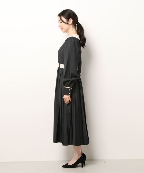 ANDGEEBEE(アンジービー)の「プリーツシャツワンピ(シャツワンピース・レディース・モカ/チャコールグレー・MEDIUM)」の18枚目の写真