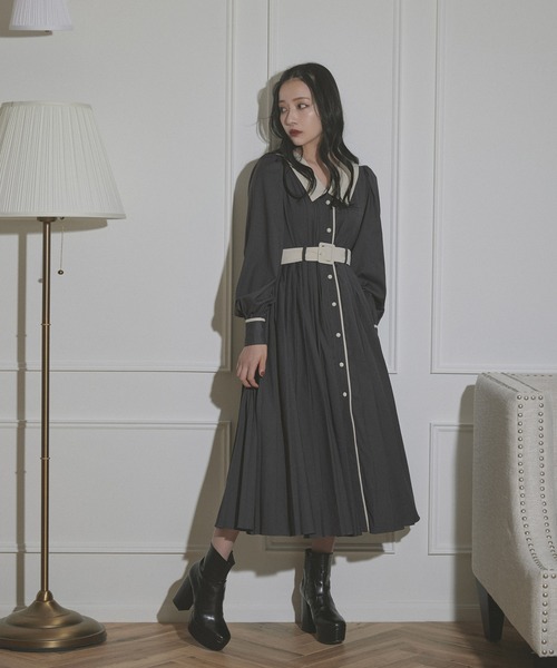 ANDGEEBEE(アンジービー)の「プリーツシャツワンピ(シャツワンピース・レディース・モカ/チャコールグレー・MEDIUM)」の2枚目の写真