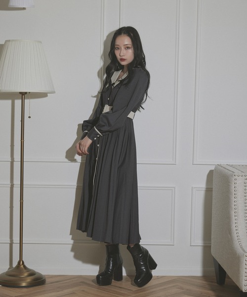 ANDGEEBEE(アンジービー)の「プリーツシャツワンピ(シャツワンピース・レディース・モカ/チャコールグレー・MEDIUM)」の15枚目の写真