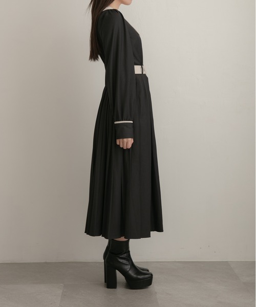 ANDGEEBEE(アンジービー)の「プリーツシャツワンピ(シャツワンピース・レディース・モカ/チャコールグレー・MEDIUM)」の4枚目の写真