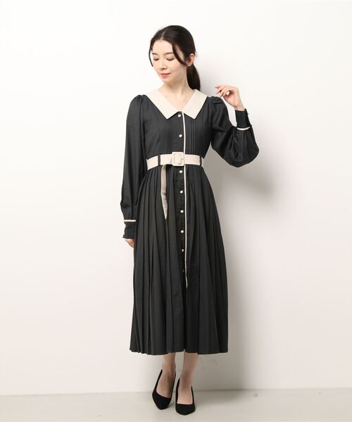 ANDGEEBEE(アンジービー)の「プリーツシャツワンピ(シャツワンピース・レディース・モカ/チャコールグレー・MEDIUM)」の9枚目の写真