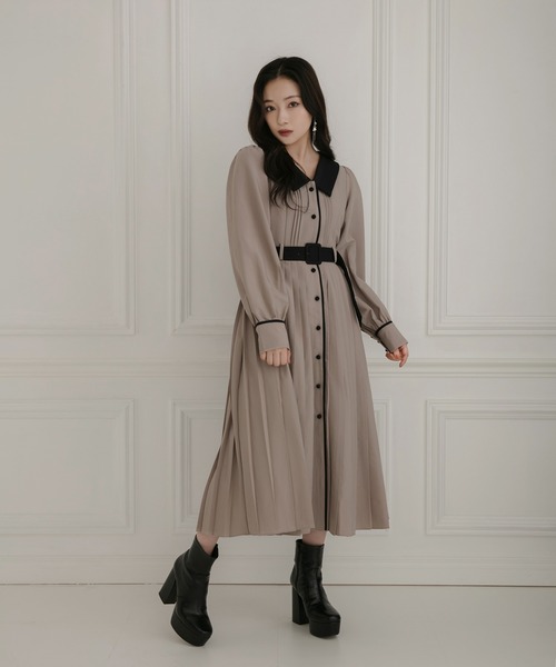 ANDGEEBEE(アンジービー)の「プリーツシャツワンピ(シャツワンピース・レディース・モカ/チャコールグレー・MEDIUM)」の22枚目の写真